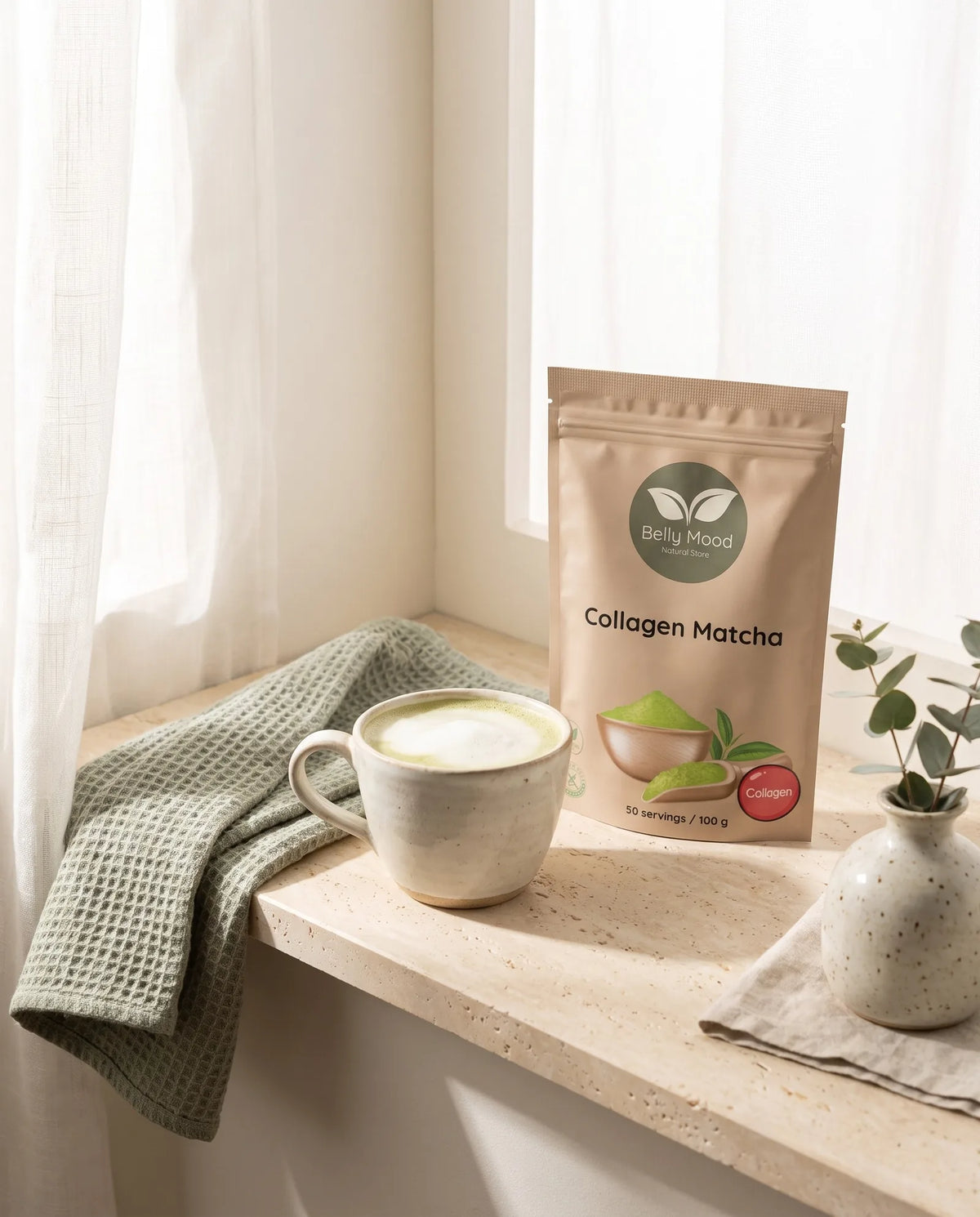 Matcha su kolagenu – karšta matcha latte rytui ant palangės – Belly Mood