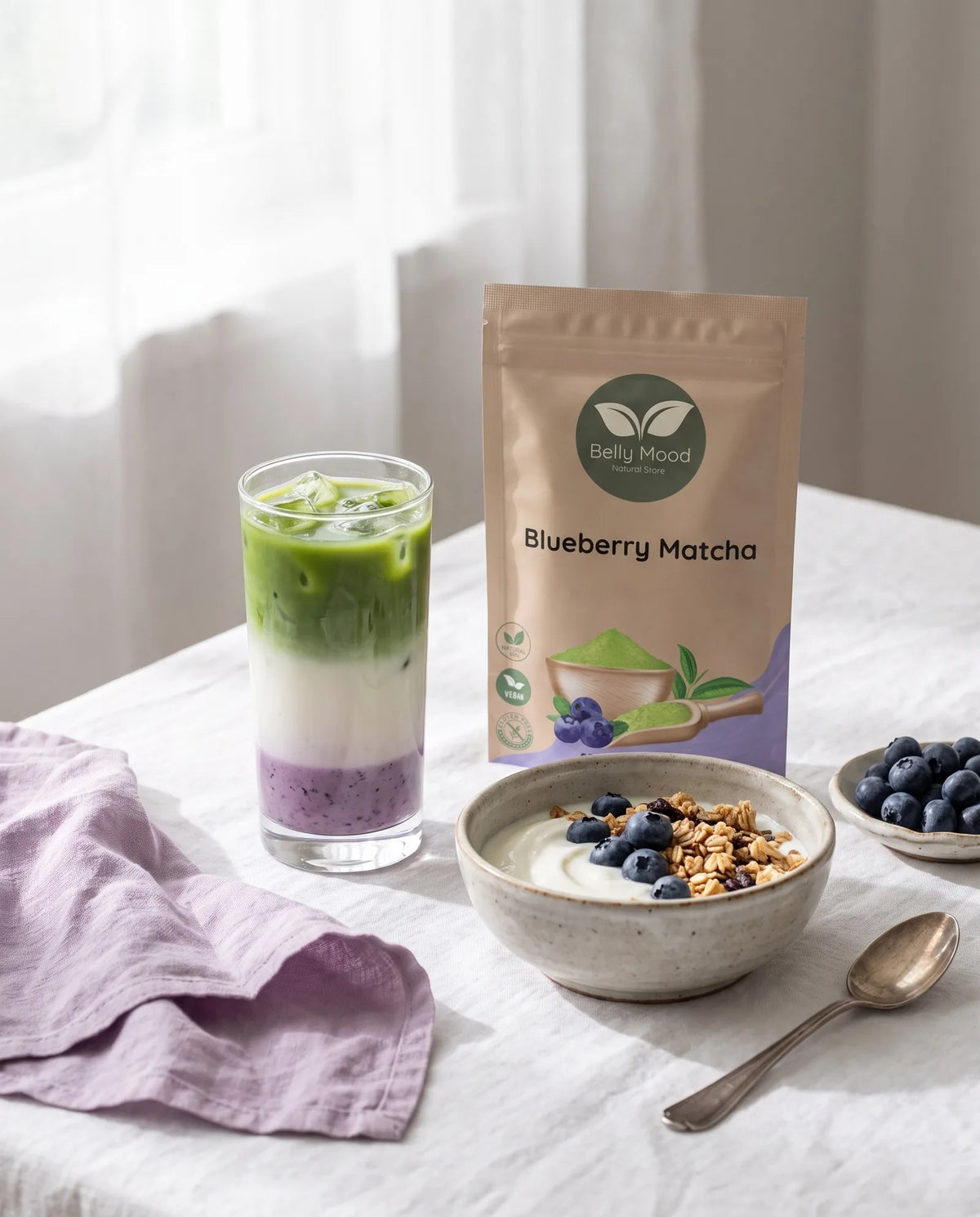 Mėlynių matcha latte ir jogurtas su mėlynėmis pusryčiams – Belly Mood